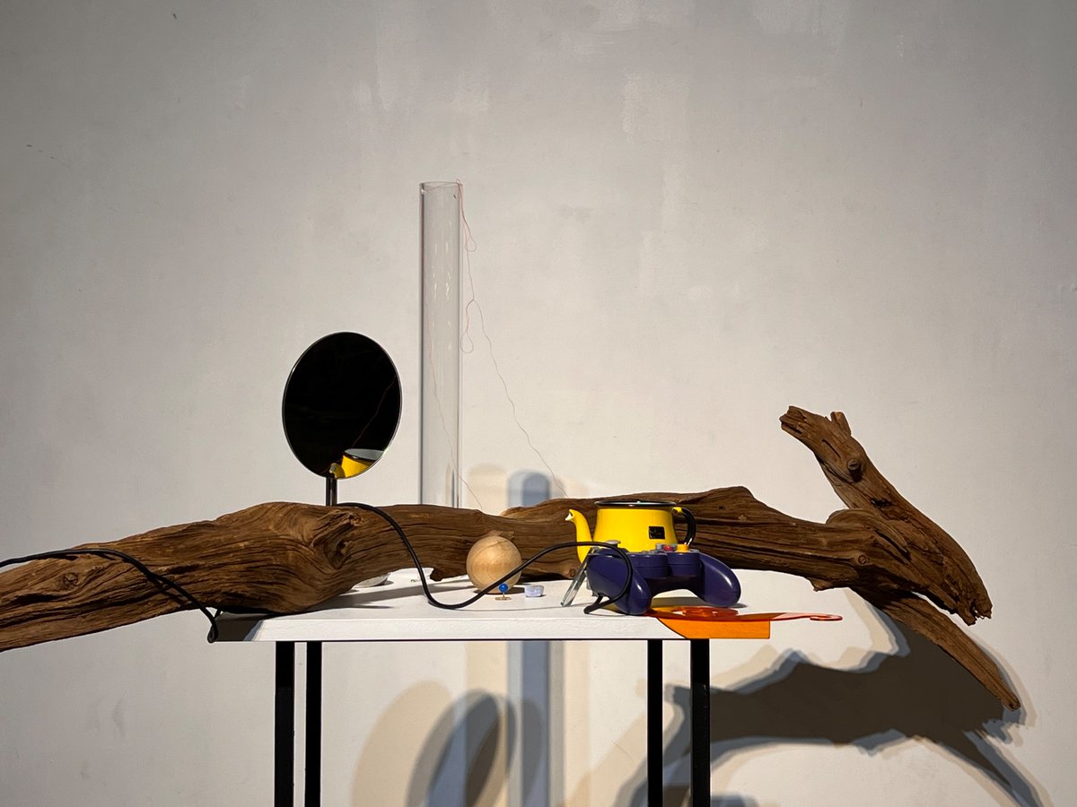 Artist in Café <a href="/buoy_tokyo/">北千住BUoY</a> 
藤中康輝『カフェで彫刻と演劇のゲームをする』は終了しました。
お越しいただきましたみなさま、ありがとうございます。今後の展開にも繋がりそうな様々なアイデアが生まれ、充実した日々になりました。
写真は15日最終日の対局です。