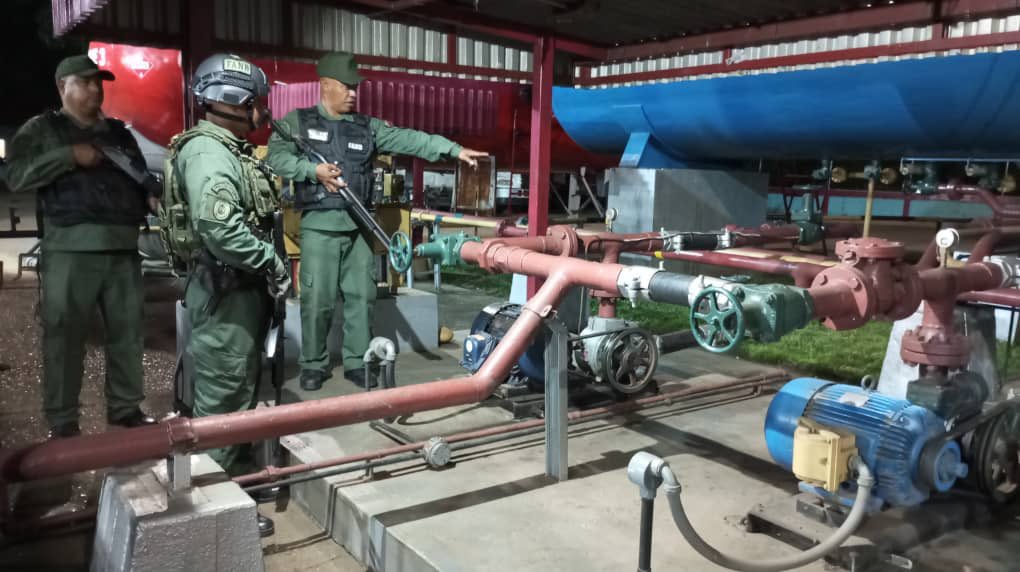 dhernandezlarez's tweet photo. Revista y patrullaje a las instalaciones que prestan servicios básicos y bienestar a nuestra población venezolana !

#IntegrarEsVencer https://t.co/ECFRhyCr5z