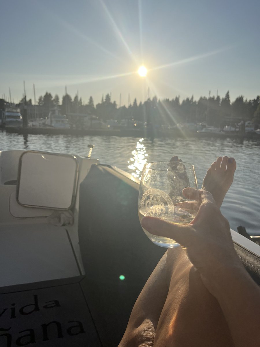 powellplonski's tweet photo. Having a PNW moment <sigh> @gunbunwine https://t.co/9Sclq0vPpS