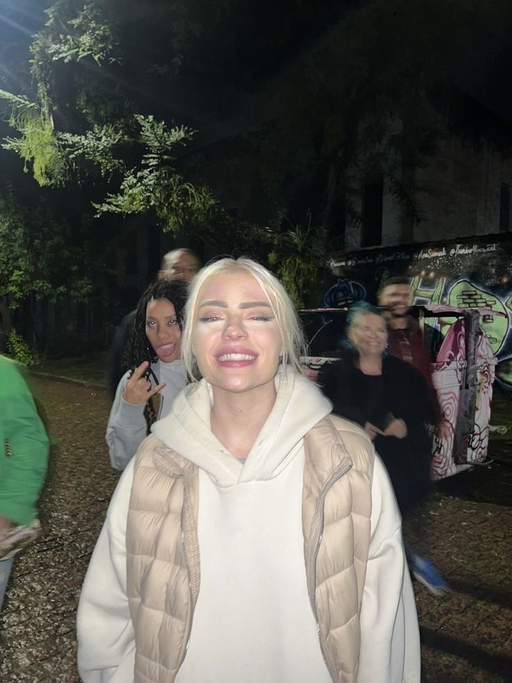 esterwls's tweet image. niver da mulher mais linda do mundo. 
te amo mãe, você é foda pra caralho!!!!!!! 

SONZADAY