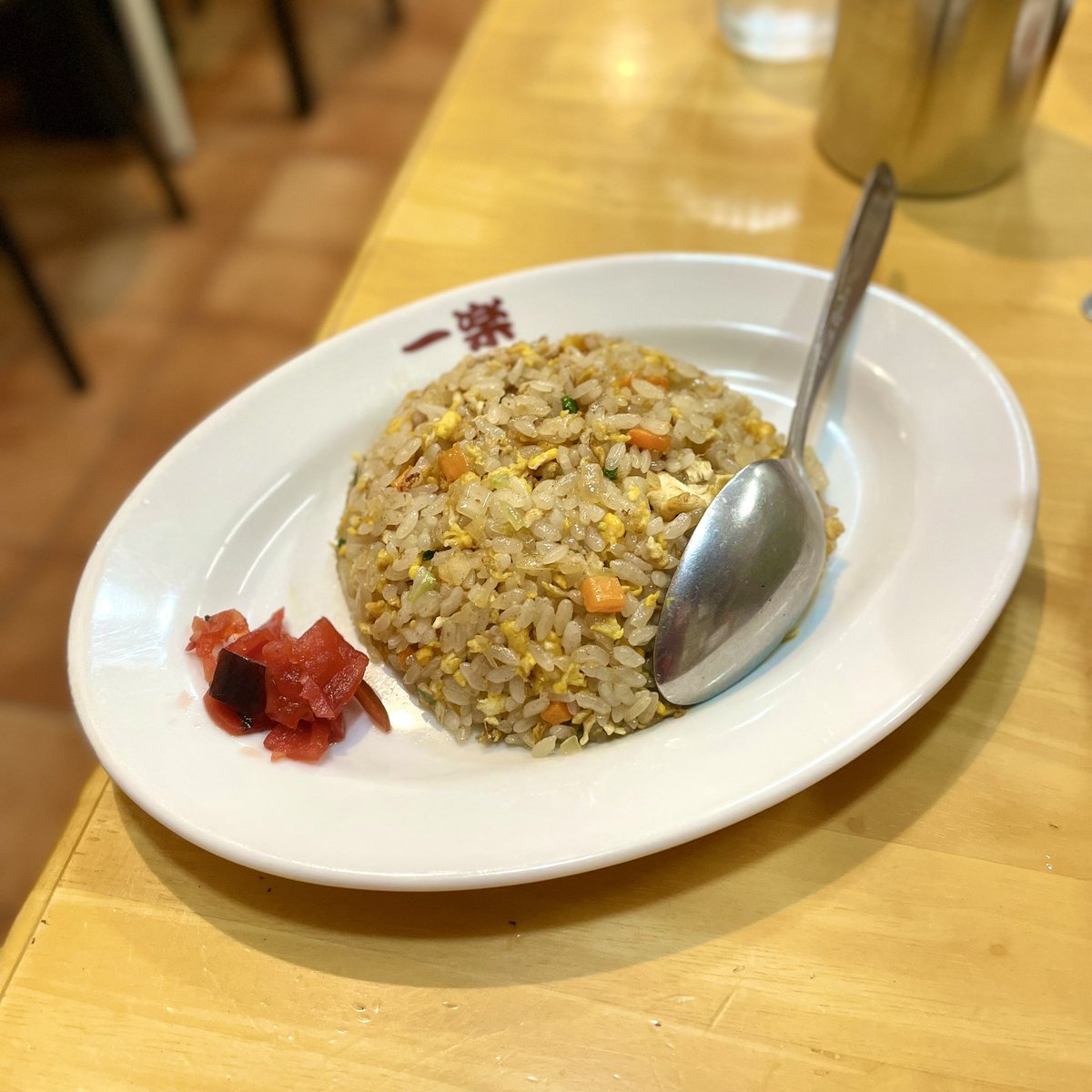 senbei47733231's tweet photo. 尾道市久保の【中華食堂　一楽】
ワンタン麺¥800、焼飯小¥550

唐揚げとビールもいきたかったけど我慢我慢☺️ https://t.co/jSGJcoH6J9