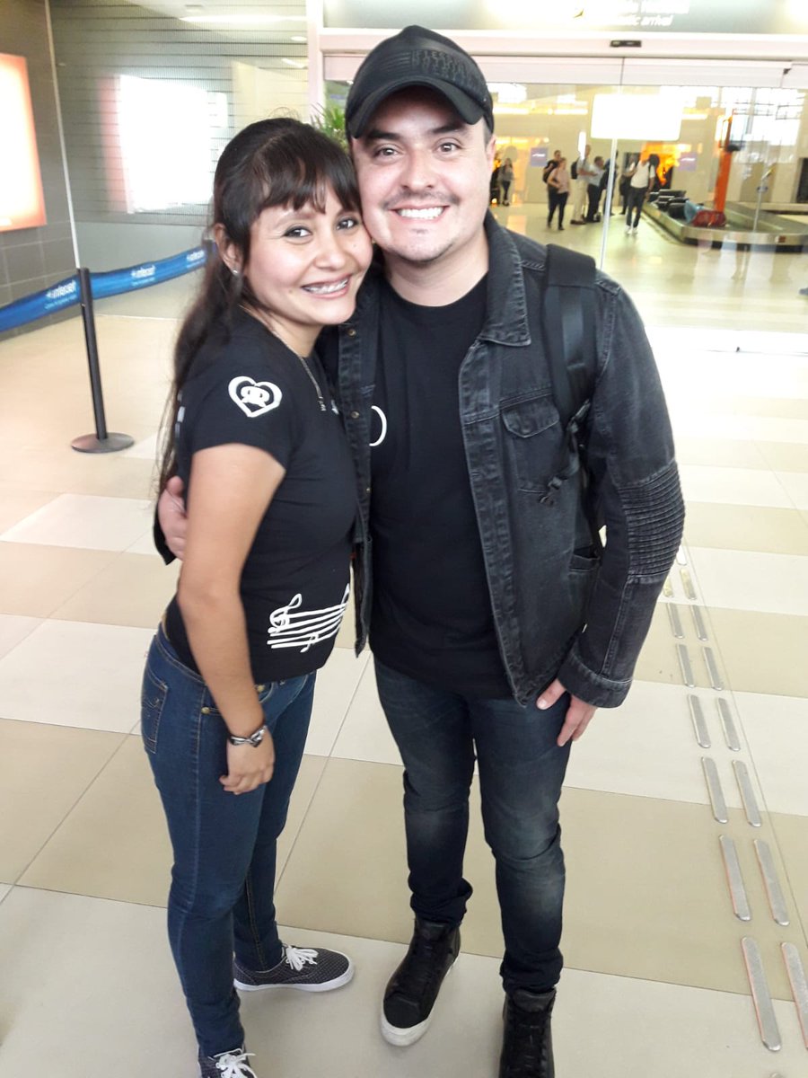 AristizabalSuuh's tweet photo. Festejando tu vida @Raul_Roma #HBDRaulRoma que sean muchos años más, sigue cantando con esa voz que enamora por siempre @RioRomamx 🎉😍🫶🏽🥳🎂 https://t.co/LQJ9Rd29rd