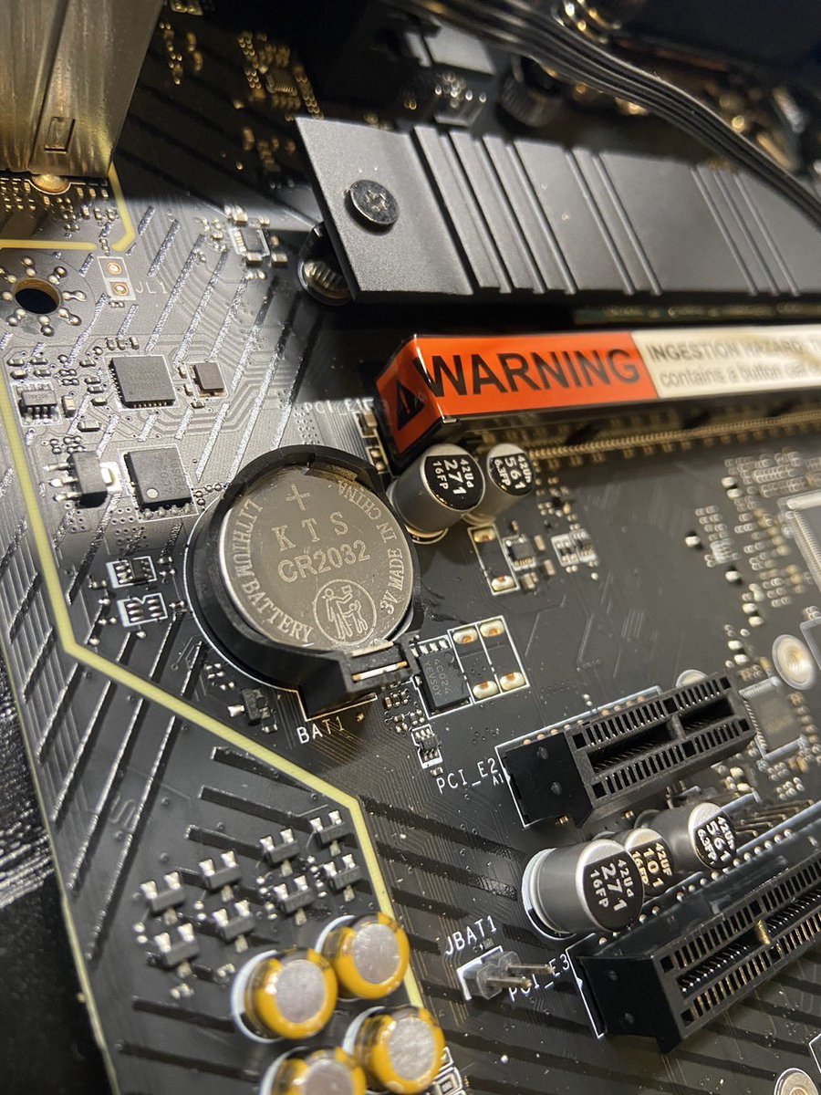 本仕様につきましては、異物の混入ではなく米国の「ボタン電池とコイン電池の安全規則」に則り、小さなお子様を事故から守るために採用されたものです‼️  リンク：https://t.co/gE02GQHIAp お手数ではございますが、もし何らかの理由でボタン電池を外したい場合は添付画像 ...