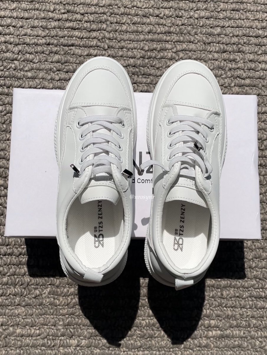 nrosynr's tweet photo. SIAPA YG SUKA SEBEL KALO IKATAN SEPATU LEPAS TERUS????

SNEAKERS ZENZY INIII PUNYA SOLUSINYA😭😭🫵🏻🫵🏻

Dia ada tali yg bahannya melar gt, gk usah repot2 ngiket lagi deh,  dia bakal ngikutin bentuk kaki alias bakal memeluk kaki dengan baikk (gk bakal terlalu longgar atau ketat)💗😭 https://t.co/PZYHUtY70X