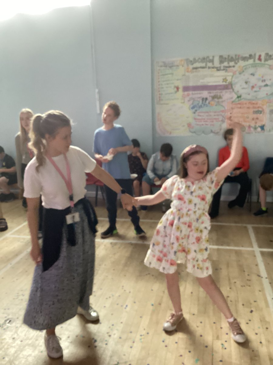 Presentation Service yesterday and leavers disco yesterday, memories made and fun had! 🕺💃🏅😍