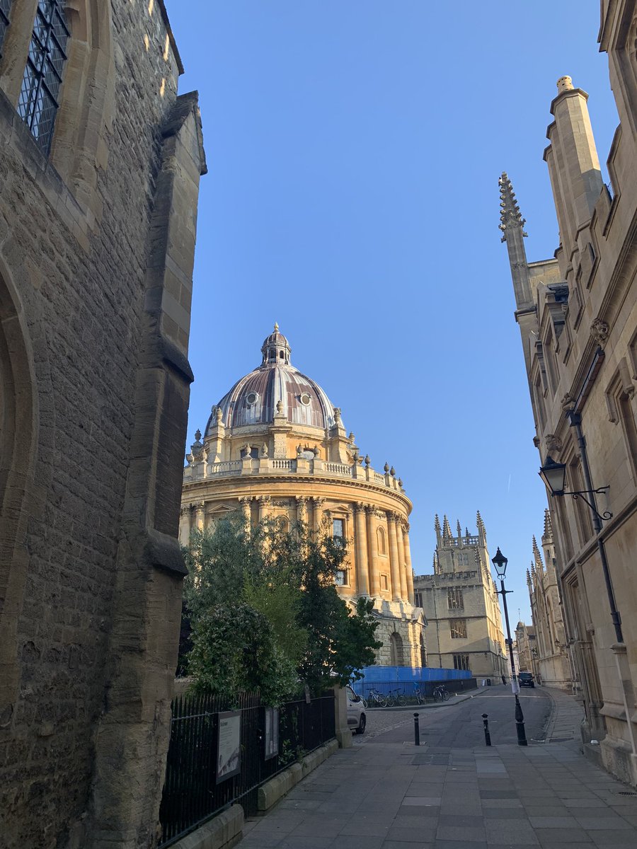 This view never tires 😍! Blue skies ahead for the 150 Year 7 being welcomed <a href="/UniofOxford/">University of Oxford</a> today by <a href="/OxfordChemistry/">Oxford Chemistry</a>, <a href="/wadhamoxford/">Wadham College</a>, <a href="/WorcCollegeOx/">Worcester College, Oxford</a>, <a href="/BalliolOxford/">Balliol College</a>, <a href="/HertfordCollege/">Hertford College, Oxford</a> &amp; <a href="/AshmoleanMuseum/">Ashmolean Museum</a> for the final Bridge 7 day of ‘Into the Blue’. <a href="/OxOutreach/">Oxford Undergraduate Admissions</a>