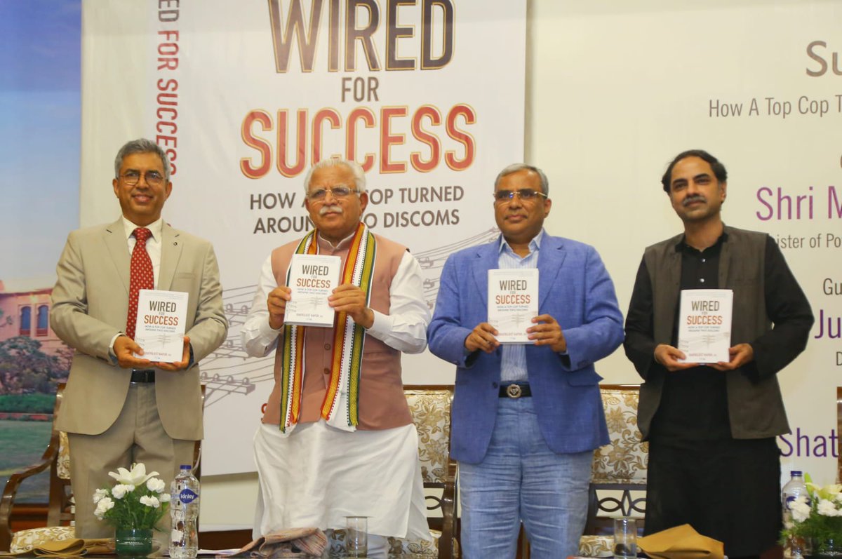 police_haryana's tweet image. Union Power Minister Sh. Manohar Lal launched the book &quot;Wired for Success&quot;based on the success story of Haryana&apos;s Discoms, authored by DGP Shatrujeet Kapur.The event was held at New Delhi, with senior officials from the Centre and state in attendance. #WiredForSuccess #BookLaunch