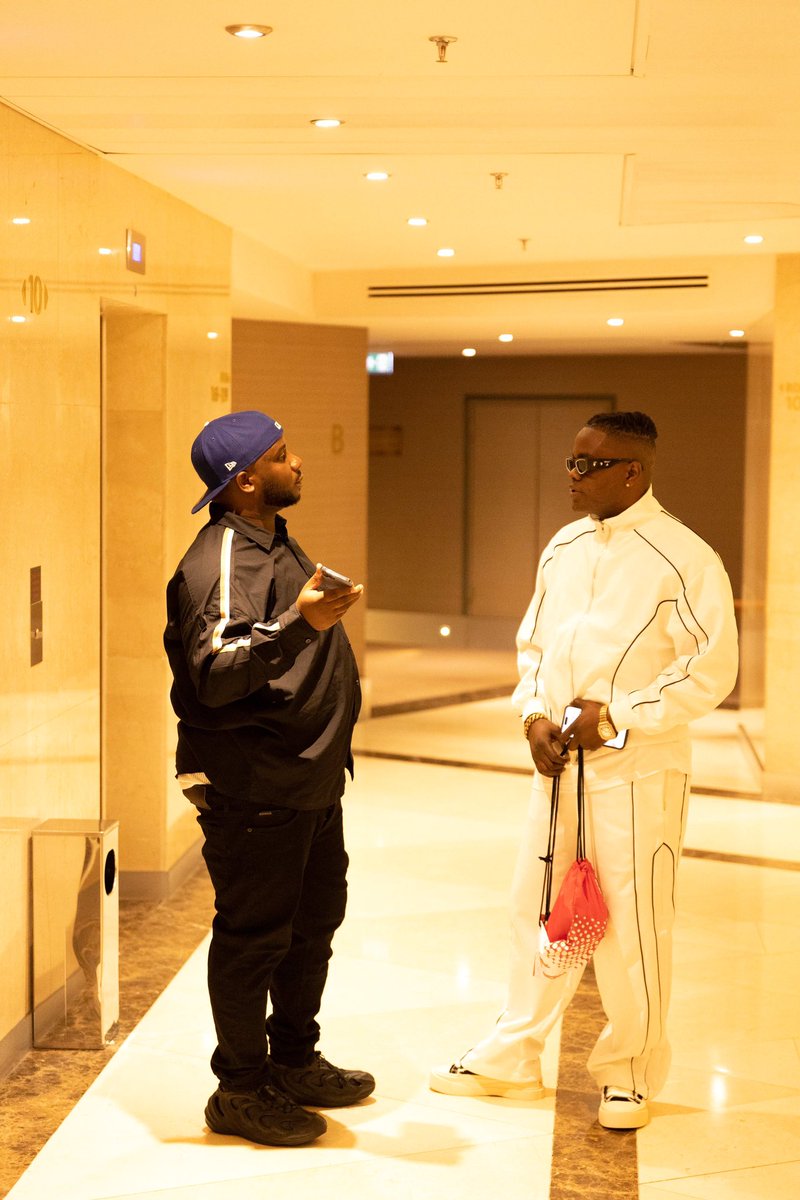 Thank God say we no dey six feet 🙏💐