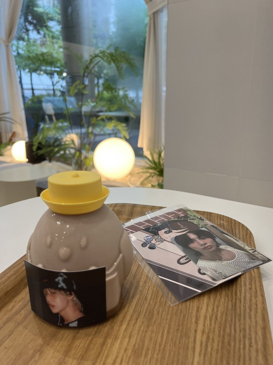 Taem_Adore's tweet photo. 💎20240718💎
태민이 생일카페 투어데이🐣

두번째 카페
#아이오쓰리에이스하이랜드점

포토부쓰도 있고 초코라떼 담긴 컵도 귀염뽀짝
카페에 울려퍼지는 String 들으면서 입장하고
Want 들으면서 퇴장했어요 💎✨
#이_순간도_태민이를_더_바라고_있잖아
#bㅡday_boy https://t.co/JyyXSuyhnk