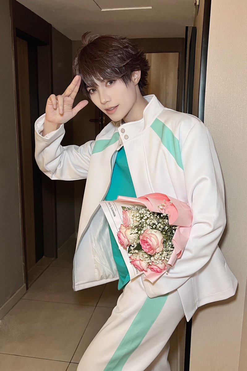 cousinxiaosong's tweet photo. Want to play volleyball with me?💕
#ハイキュー #haikyuucosplay #及川徹 https://t.co/p8RvO2oB5y