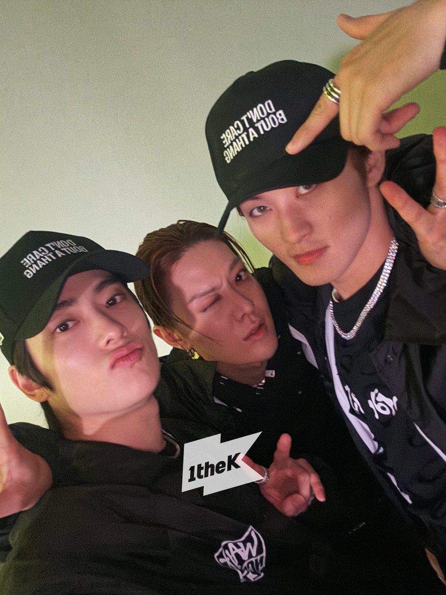 1theK's tweet photo. 여기 워킹 클럽은 미남만 가입할 수 있나요?🚶‍♂️👣
사랑한다는 말의 뜻을 이 셀카 보고 알았어요,,,💚
시선을 뺏는 우리칠 미모에 감히 매겨 난 백점!!!💯
#원더킬포 #NCT127 #삐그덕 #WALK @NCTsmtown_127
​
#1theKILLPO 👉 https://t.co/CnOC9Ltts3 https://t.co/h5IibLZMS6