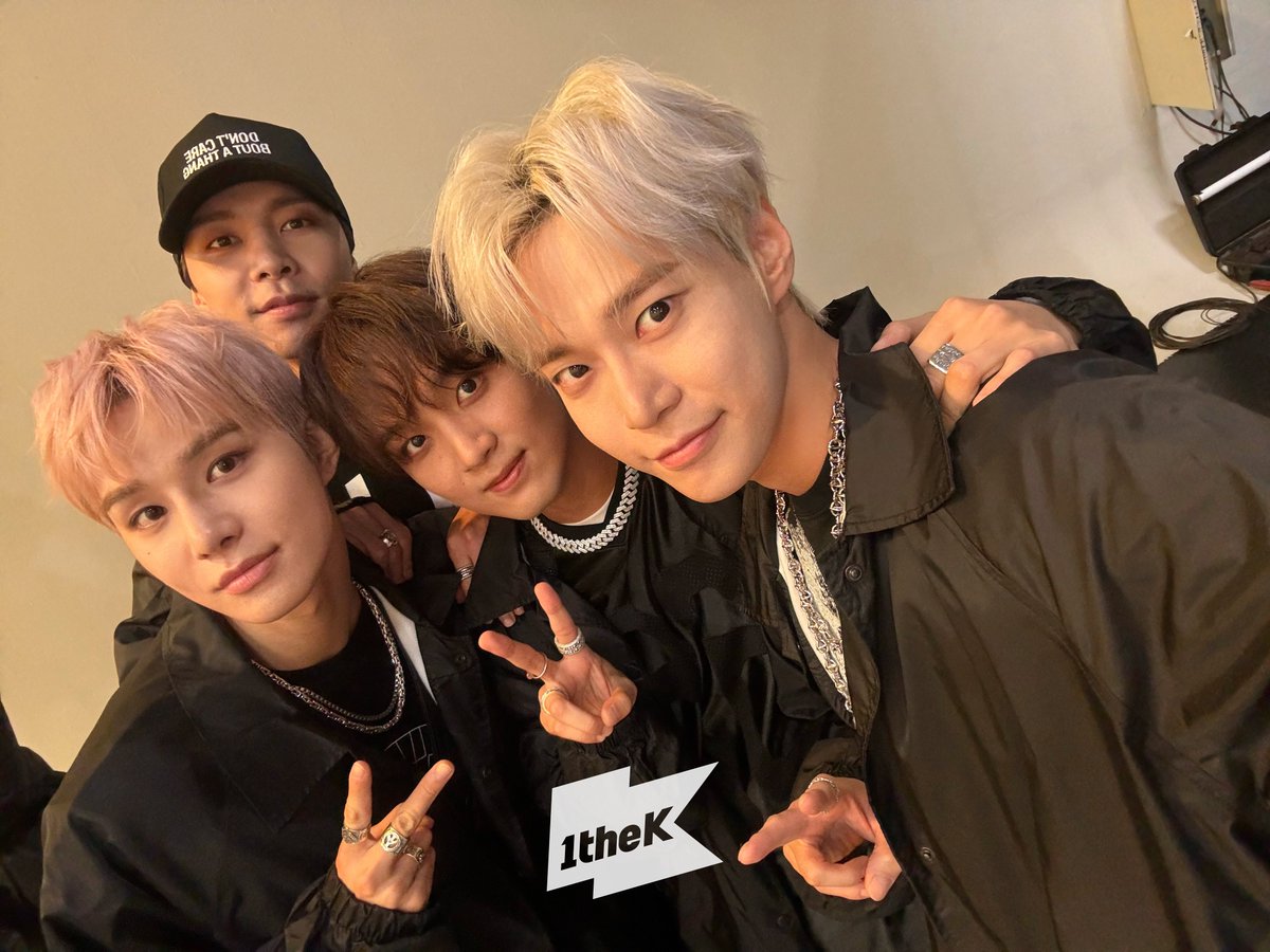 1theK's tweet photo. 여기 워킹 클럽은 미남만 가입할 수 있나요?🚶‍♂️👣
사랑한다는 말의 뜻을 이 셀카 보고 알았어요,,,💚
시선을 뺏는 우리칠 미모에 감히 매겨 난 백점!!!💯
#원더킬포 #NCT127 #삐그덕 #WALK @NCTsmtown_127
​
#1theKILLPO 👉 https://t.co/CnOC9Ltts3 https://t.co/h5IibLZMS6