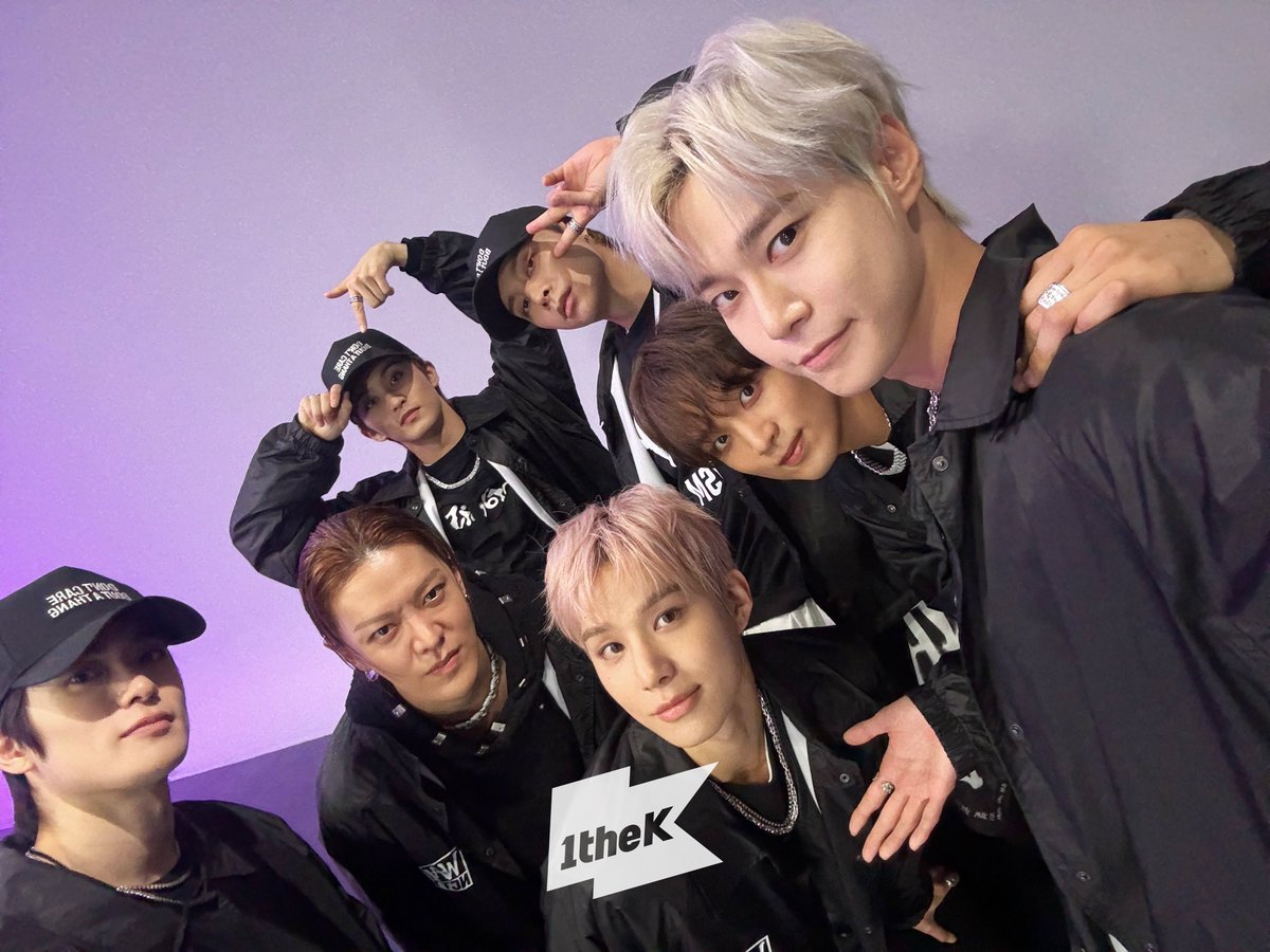 1theK's tweet photo. 여기 워킹 클럽은 미남만 가입할 수 있나요?🚶‍♂️👣
사랑한다는 말의 뜻을 이 셀카 보고 알았어요,,,💚
시선을 뺏는 우리칠 미모에 감히 매겨 난 백점!!!💯
#원더킬포 #NCT127 #삐그덕 #WALK @NCTsmtown_127
​
#1theKILLPO 👉 https://t.co/CnOC9Ltts3 https://t.co/h5IibLZMS6