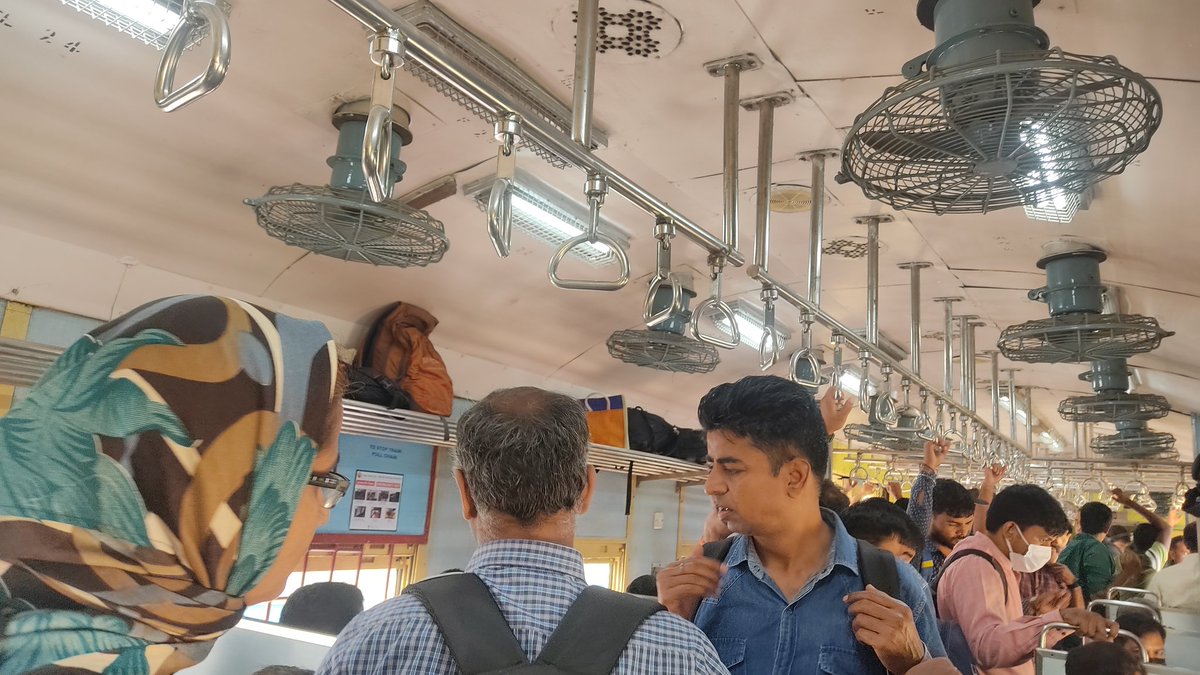 Umamages2's tweet photo. Today's sufferings and the complaint below @RailMadad
@RailMinIndia  its, been 3 weeks Kindly restore. Kindly  do the need full. 
 Thank you for contacting us. Your RailMadad Reference No. is: 2024071802301. You can track your concern on https://t.co/gaP5jf9fEr .CRIS/RailMadad https://t.co/jyLsBUznhH