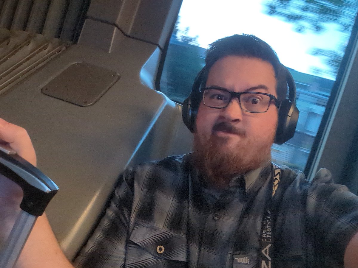 Limit60Official's tweet photo. Up at 5am to fly home to play for you fu......lovely people 😬 https://t.co/aV3L2YDhg9