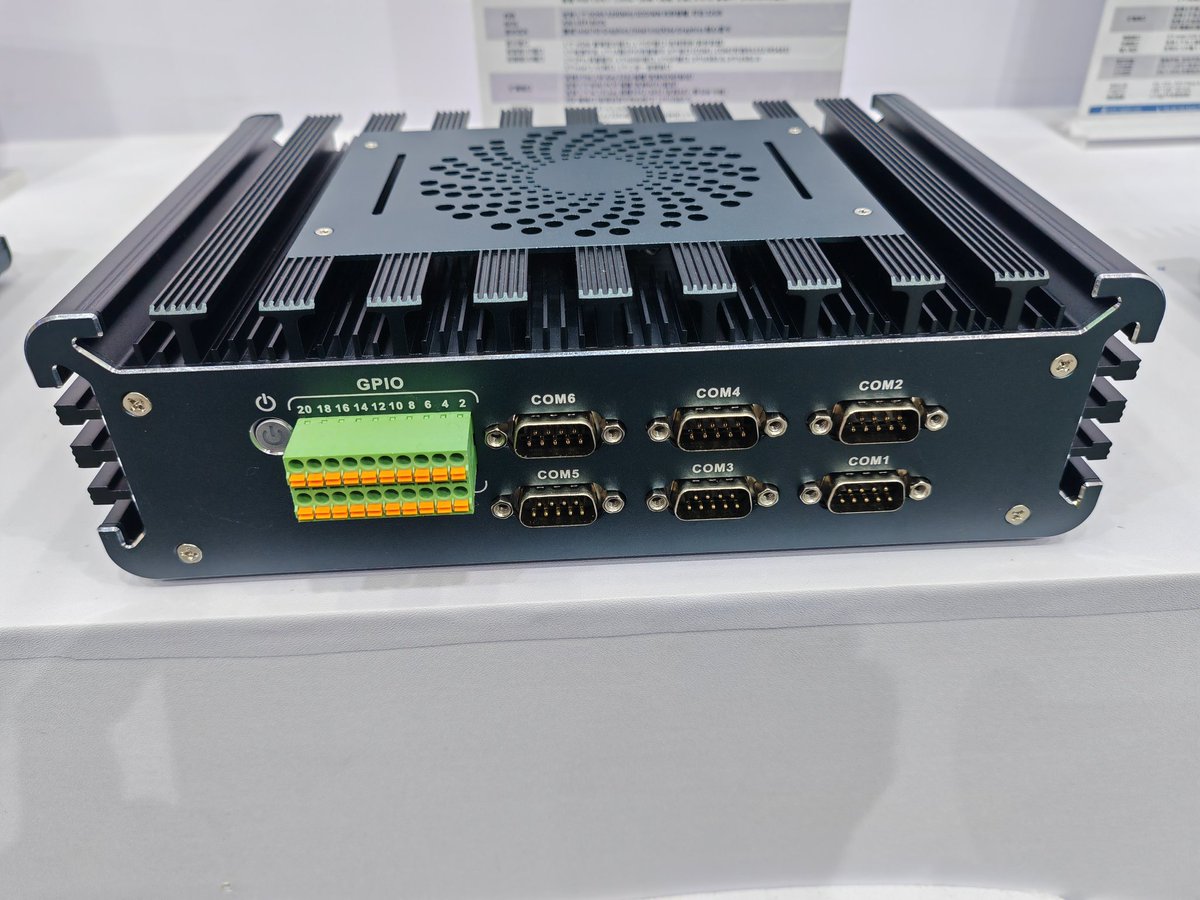 tks's tweet photo. @ichirowo #EeIE
こういうGPIOがついてるIntel機やばい
SeeedのreComputerとか、M5のStationなんかもこういう発想なんだろうなー https://t.co/y9Nm6Ma3jC