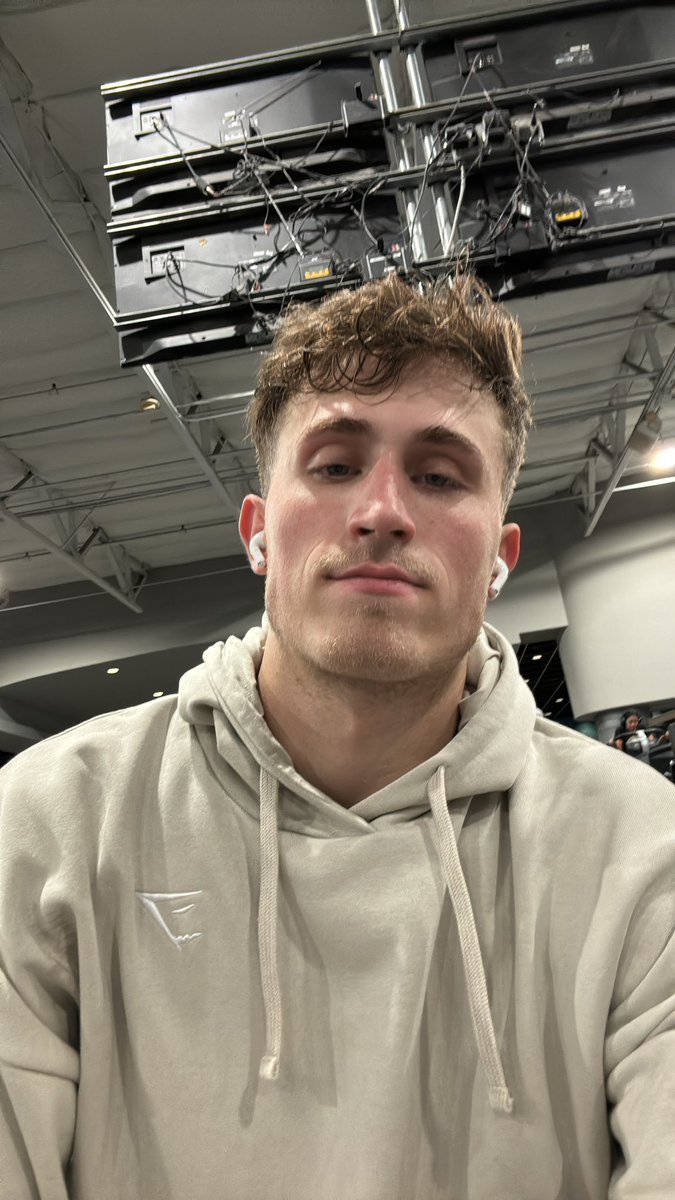 kamstonex's tweet photo. would you let me take you on a date? rt for yes 😅 https://t.co/0SMdZx9ytE