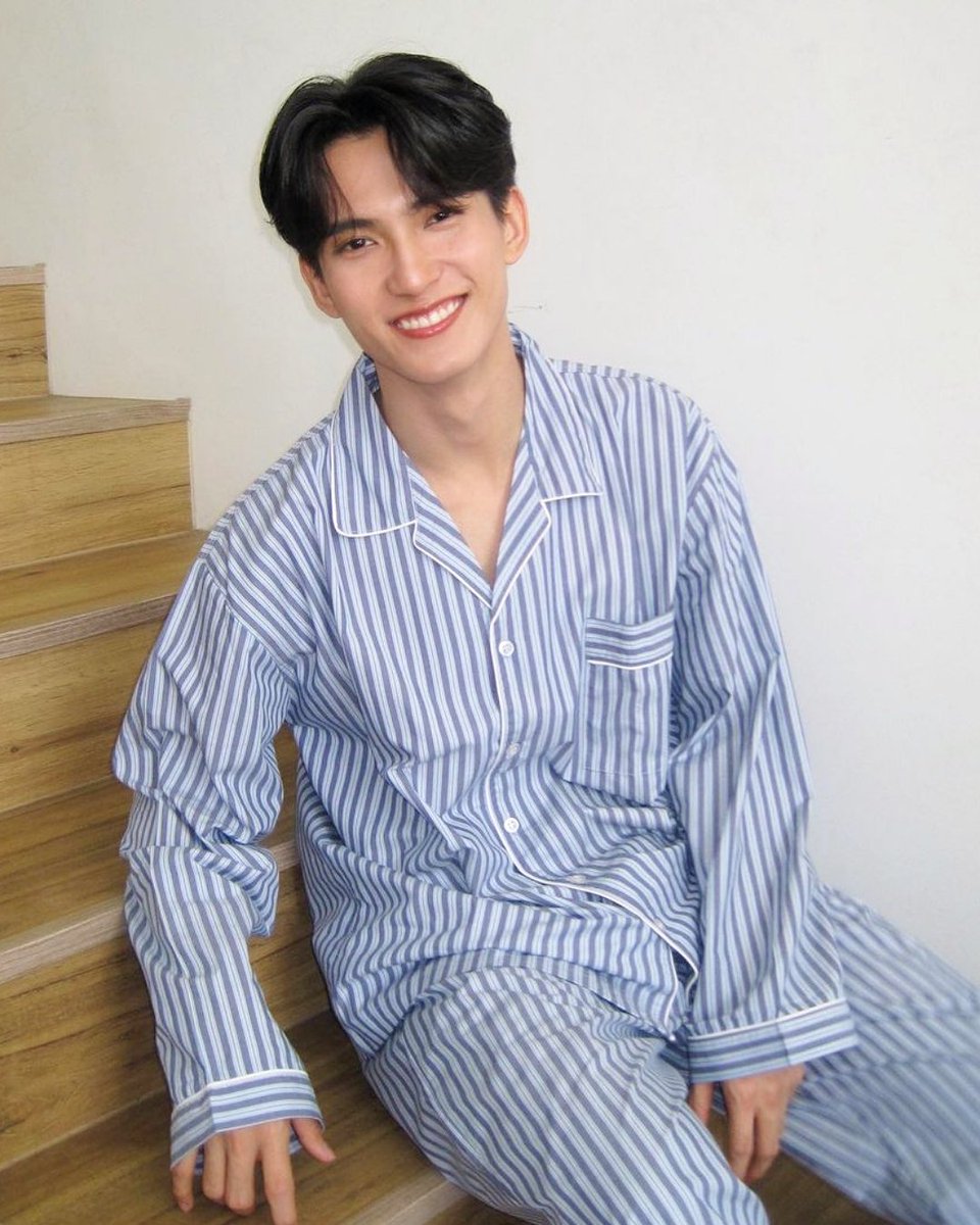 walkwithJaFirst's tweet image. the real defintion of FACE CARD..
@firstfh5 #First_Chalongrat