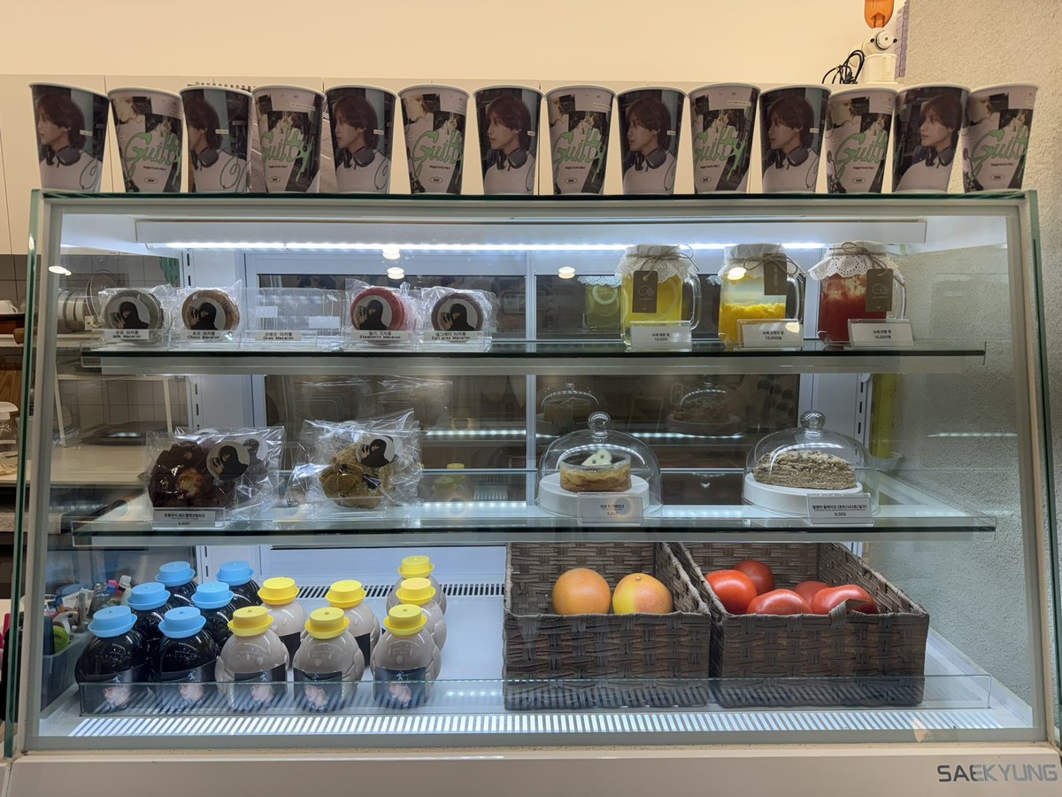 taem_chi_0718's tweet photo. io3 cafe🐥⸒⸒🎂💛 聖水

レシートにスペシャルメッセージ🧾💛
BGMはもちろん壁面にMVも流れてて
最高❤

可愛くてかっこよくてキュートなテミンに会えました🐥⸒⸒💛

@key_bum923 

#テミン
#태민
#TAEMIN
#WeLoveYouTaemin
#HappyTaeminDay https://t.co/8LoQb6Nqtl
