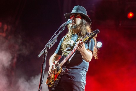 DrbMI's tweet photo. Happy 49th Birthday to Daron Malakian from Scars on Broadway! Love ya Daron!
#rocknroll #scarsonbroadway #daronmalakian #sob https://t.co/RYCevosGMj