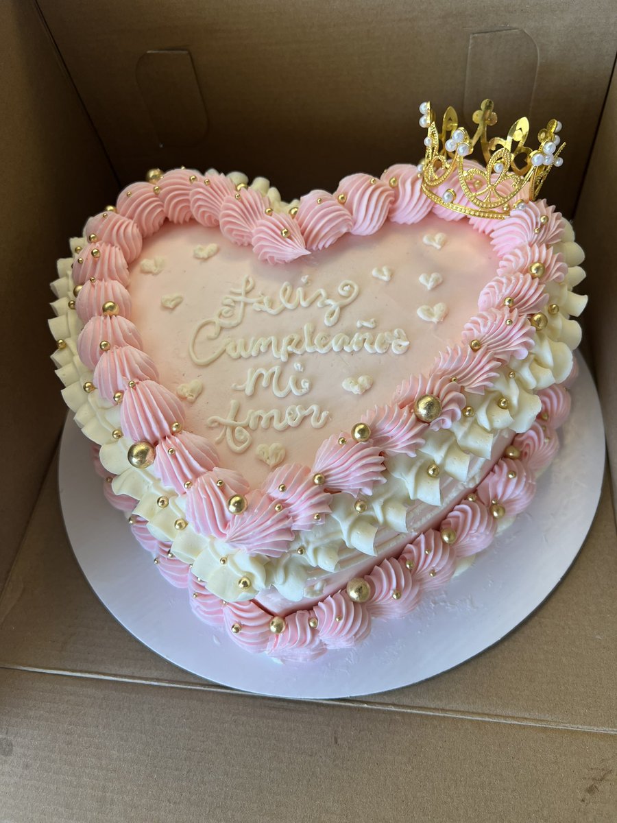 amanduhhhh___'s tweet photo. @sweetsbyavila on ig!! 🧁💕 https://t.co/LV9SHUli0d