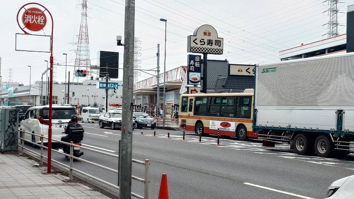 masatoox01's tweet photo. 16号上りメルセデス・ベンツの前で故障車…可哀想だけど淵野辺十字路から迂回した方がいいですなぁ💦 https://t.co/yfEhHS09Tz