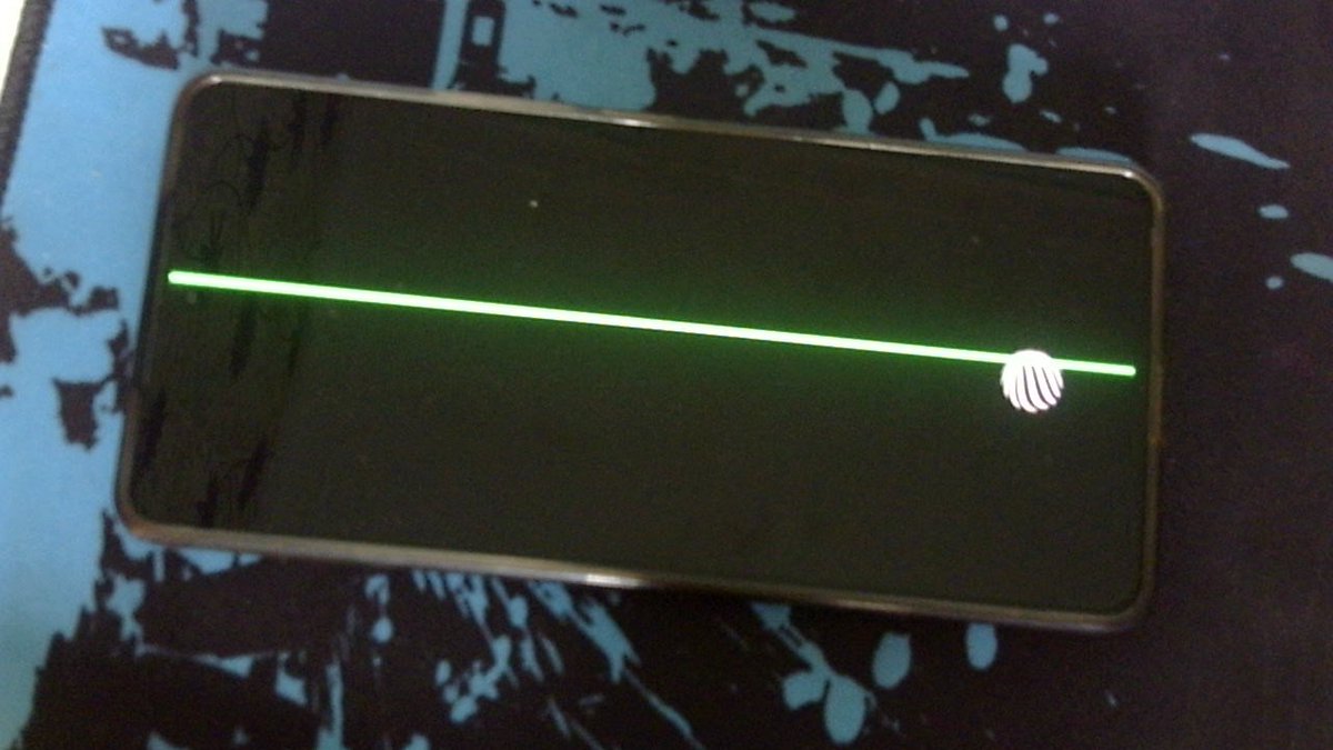 vrushalrt's tweet photo. Hey, @IqooInd @Vivo_India After updating my iQOO 9T, a green line appeared on the screen. My device is 1.7 years old and out of warranty. Despite spending 50K on the device, it did not meet the promised quality.

Can you assist with this issue? https://t.co/hkKEMCtRWv