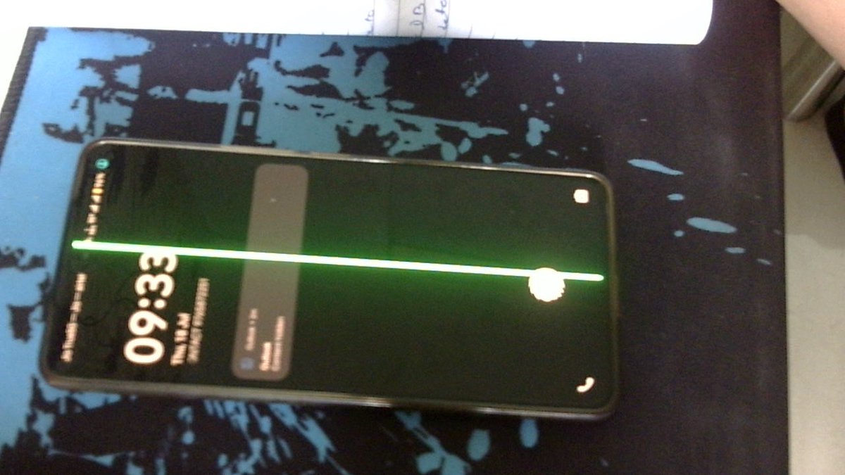 vrushalrt's tweet photo. Hey, @IqooInd @Vivo_India After updating my iQOO 9T, a green line appeared on the screen. My device is 1.7 years old and out of warranty. Despite spending 50K on the device, it did not meet the promised quality.

Can you assist with this issue? https://t.co/hkKEMCtRWv