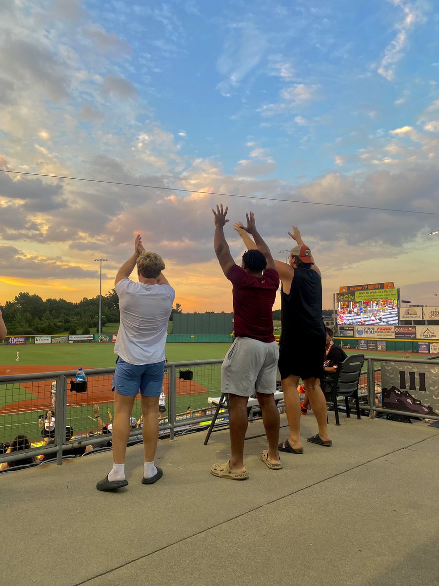 jcrain618's tweet photo. Dawgs 🤝 Thrillbillies 

@SIU_Football night out at the Ballpark!! Thanks for having us, @GoThrillbillies https://t.co/DUeLwqPxqn
