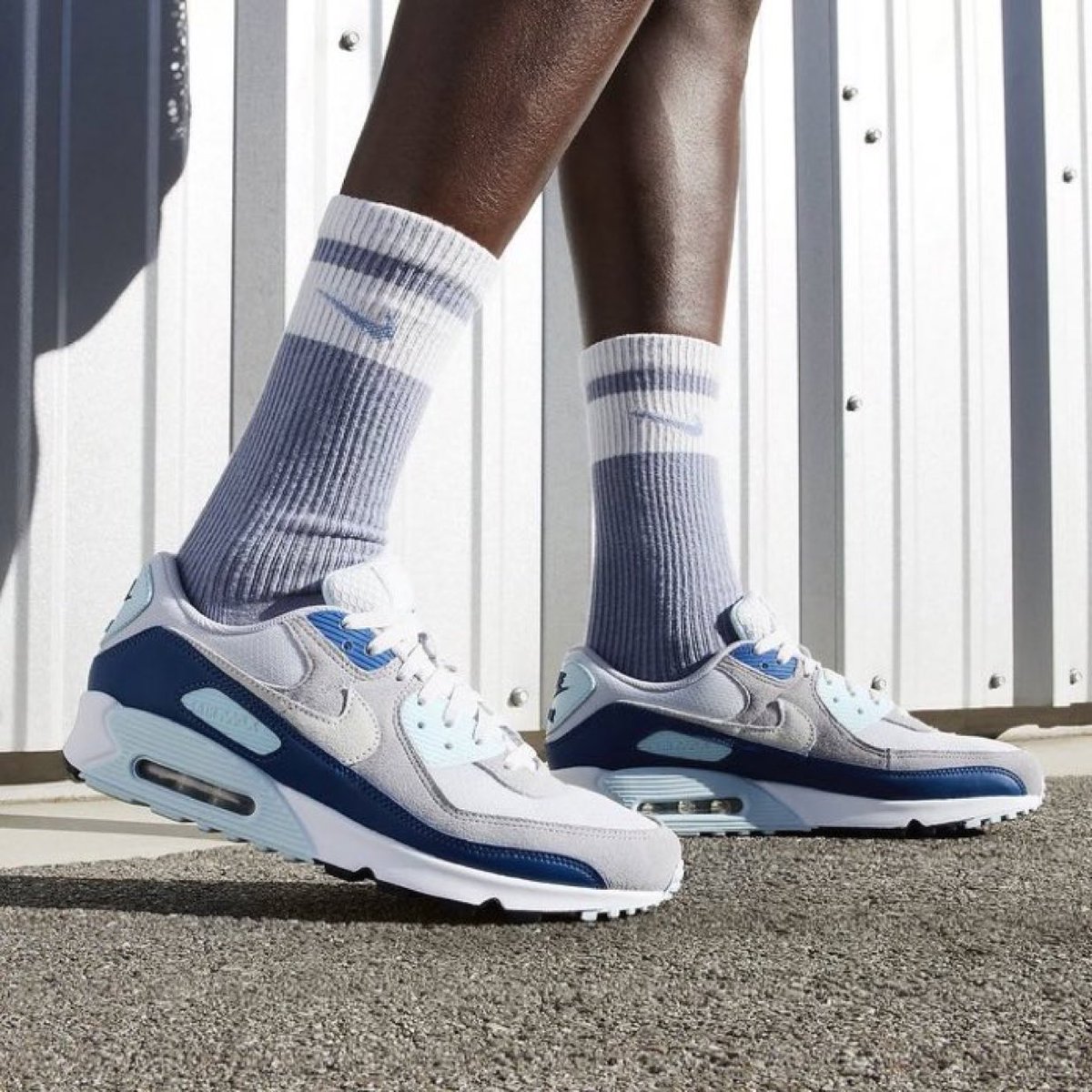 SNKR_TWITR tweet media