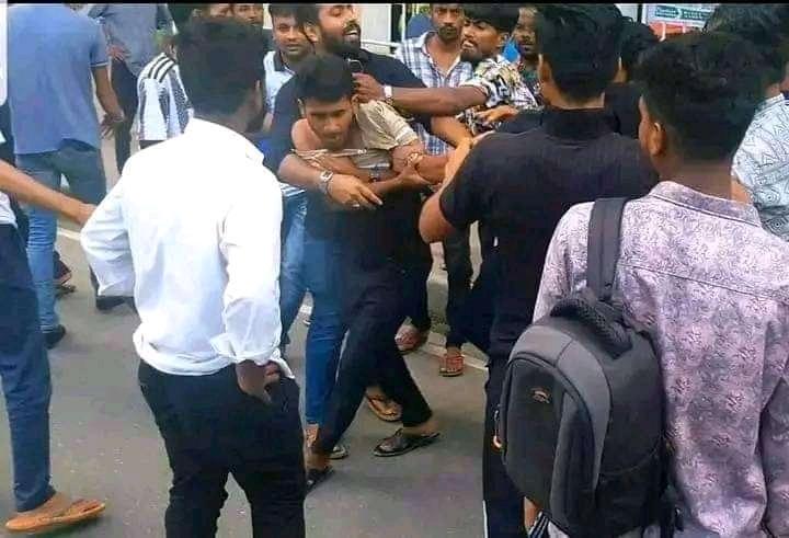 TalukderSaleh's tweet photo. #SaveBangladeshiStudents #Bbcnews #ALjazerra https://t.co/MATgMkxJWH