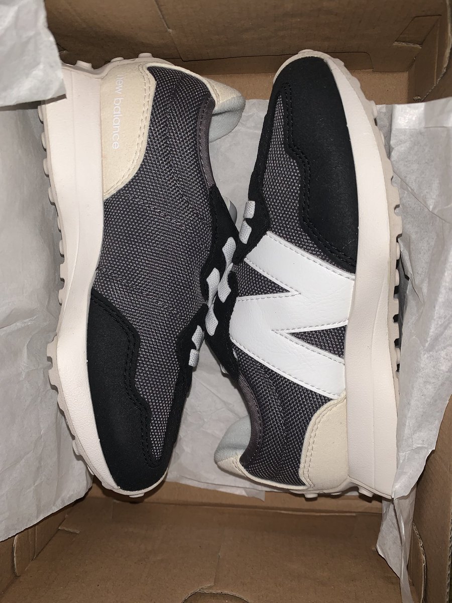 ksjcyjgf's tweet photo. [‼️WTS‼️] New Balance 327 Boy's Sneakers Shoes - Black/Grey (Sealed) For Kids 4 - 8 tahun‼️

*mau dijual karena salah ukuran*
belum pernah dipakai
beneran asli no tipu tipu

only 750k (boleh nego) https://t.co/ydNCPIUXe5