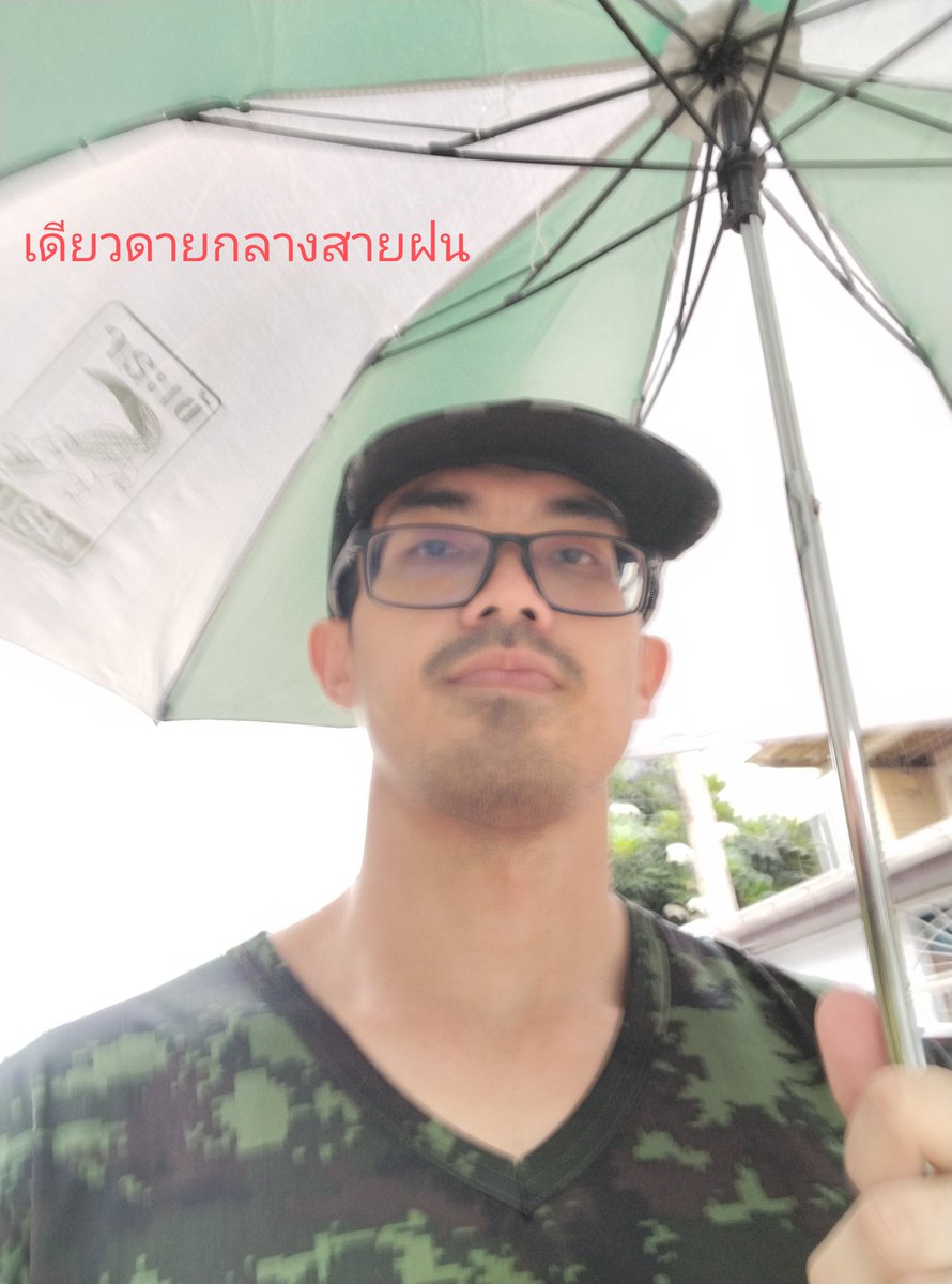 NyxtophigH's tweet photo. ยืนคนเดียว กลางสายฝน... https://t.co/gjNDQVEKYF