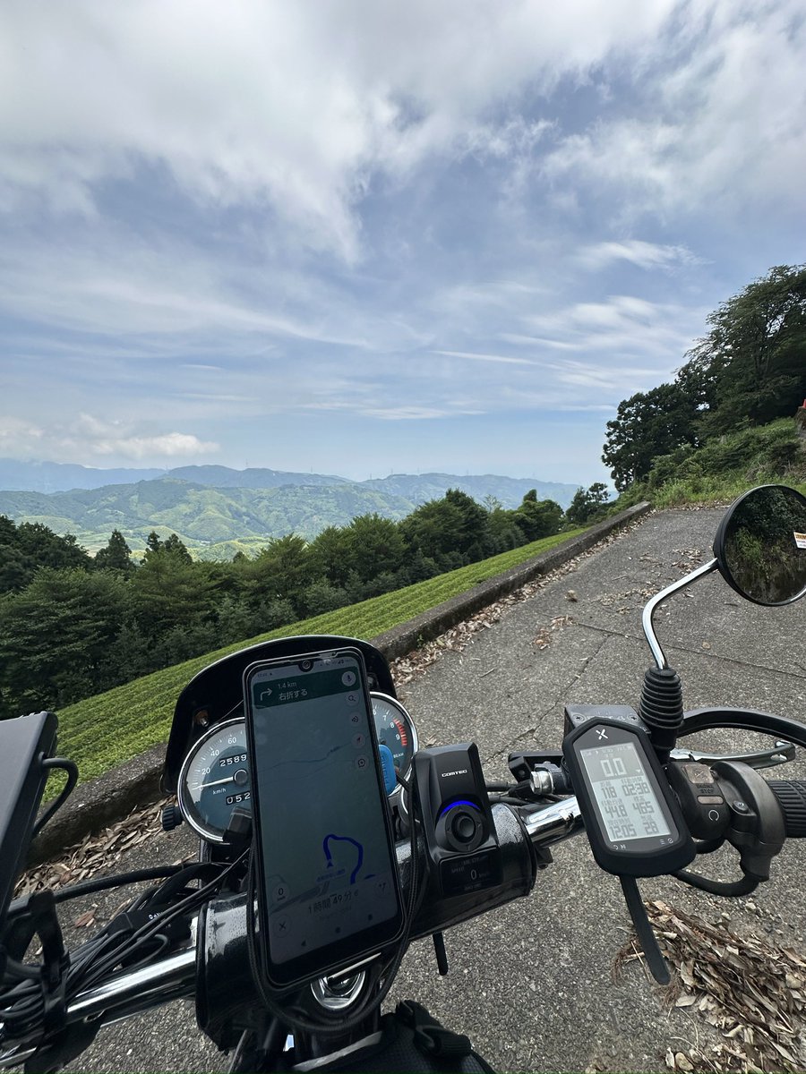 airheadohv's tweet photo. 本日は代休をいただきGO/ST Sky Dragonに出走。
平日だから交通量も少なくて走りやすいけど、ソロだから山奥でクマさんに出会ったらイヤだな🐻
#gost #skydragon #cb400ss #ツーリング #バイク好きな人と繋がりたい #単気筒 #ホンダ #honda #rfvc https://t.co/QGb2AIXrIv