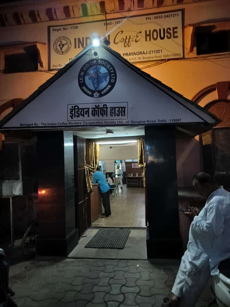 AE_Mirzapur's tweet photo. good morning to all
Let's celebrate today by drinking coffee at Indian Coffee House in Prayagraj. https://t.co/snMk7vvrqY
