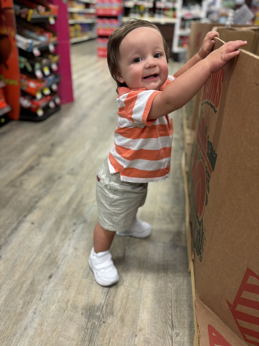 samanthareann24's tweet photo. Updating Jameson’s “Ryan has a baby now!!” pictures. 🤪🥰 @officialRyMill https://t.co/ZC7OM6MCJS