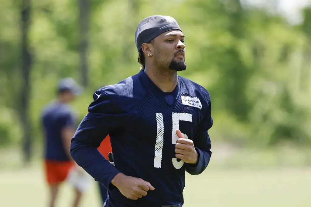 ETBnetwork's tweet photo. Check out the latest #ETBBlog w/contributor
@F00tbaLLMAN34 on @RomeOdunze signing his rookie deal with @ChicagoBears
https://t.co/G7FuQ1Jz2g
#RomeOdunze #BearDown #NFL #Bears https://t.co/NCMfaMEgyR