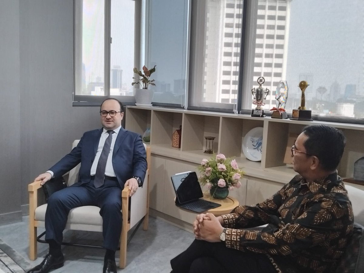 AzEmbIndonesia's tweet image. Duta Besar Republik of Azerbaijan diterima oleh  Yang Mulia Bapak Tri Tharyat, wakil Menteri Luar Negeri RI untuk kerjasama Multilateral meneliti agenda bilateral antara dua negara bersaudara.

#kemlu
#Indonesia
#Azerbaijan