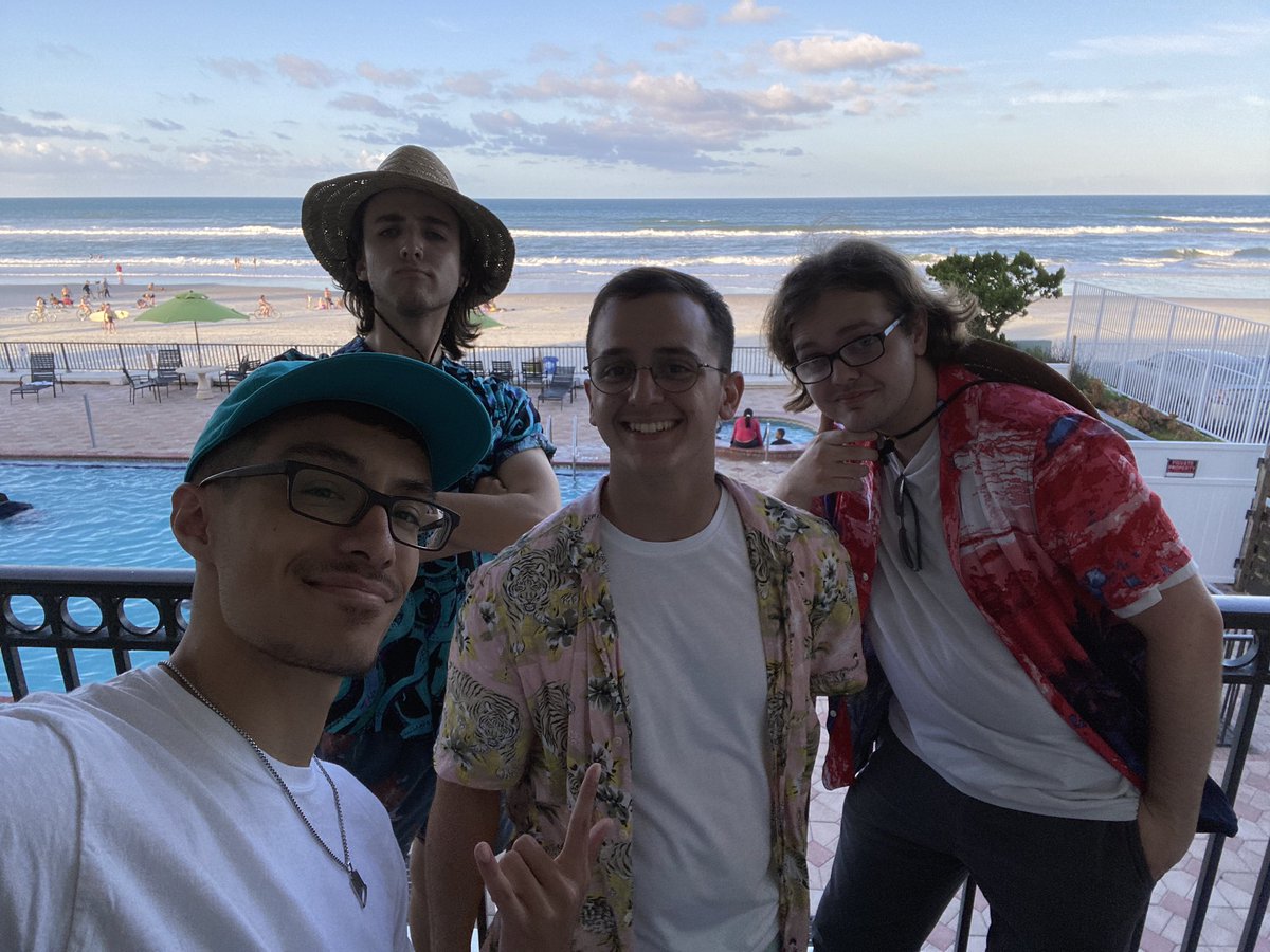 RaDuhKewl's tweet photo. HAPPY BIRTHDAY @RogueLazi 🎉🥳
You got the best sense of humor, the best jokes, the best fighting games skill, and the best brotherhood in life! Been a fun few adventures with you so far and can’t wait until the next one! Enjoy ya day brother ~ https://t.co/UEDK0LECqs