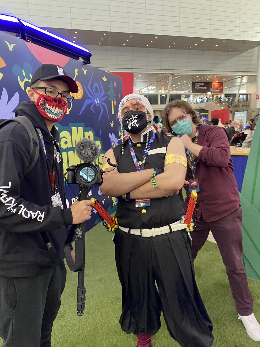 RaDuhKewl's tweet photo. HAPPY BIRTHDAY @RogueLazi 🎉🥳
You got the best sense of humor, the best jokes, the best fighting games skill, and the best brotherhood in life! Been a fun few adventures with you so far and can’t wait until the next one! Enjoy ya day brother ~ https://t.co/UEDK0LECqs
