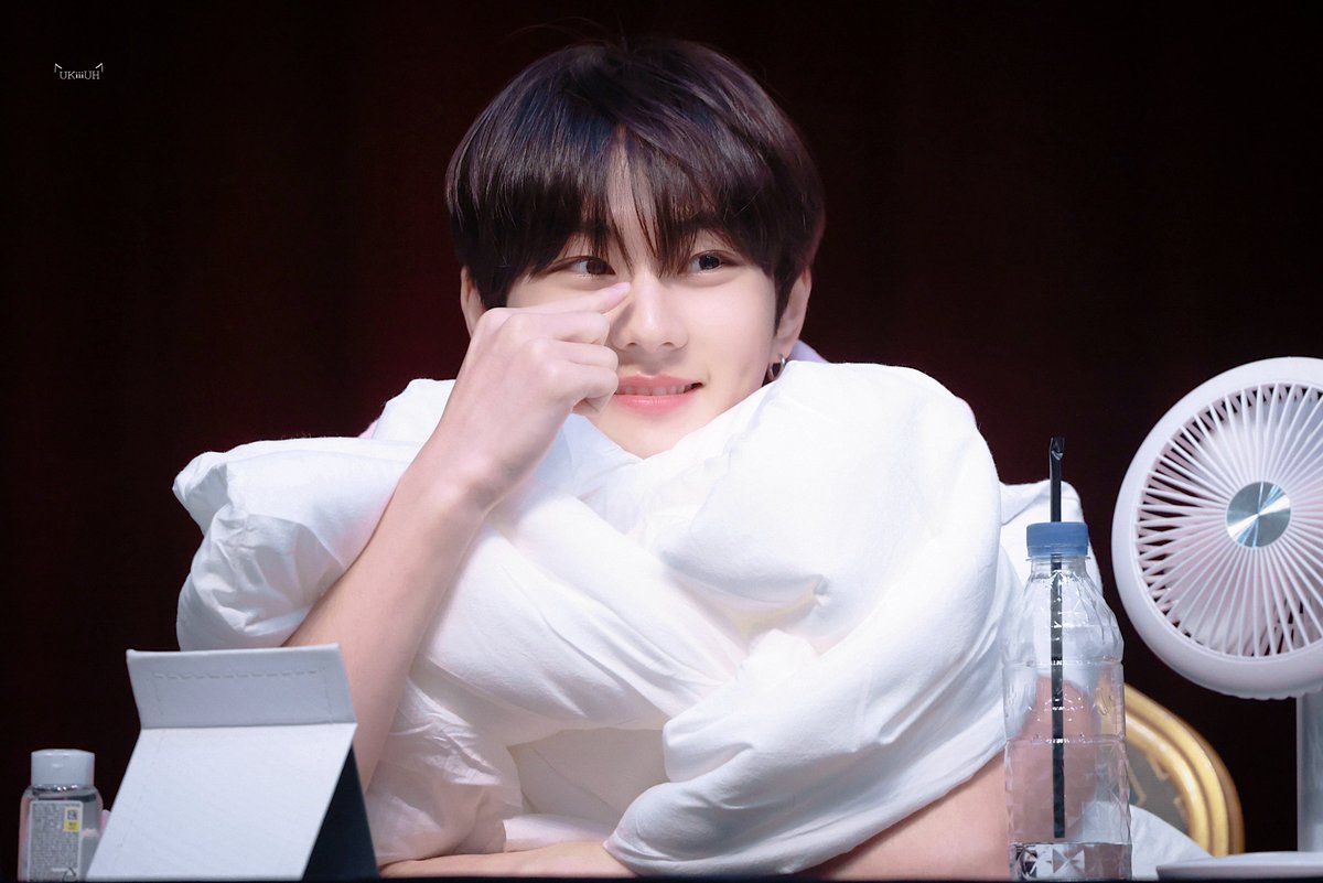 ukiiiuh's tweet photo. 240717 Apple Music

모찌모찌

#JUNGWON #ENHYPEN 
#ジョンウォン #정원 https://t.co/vJCaDTqnEj