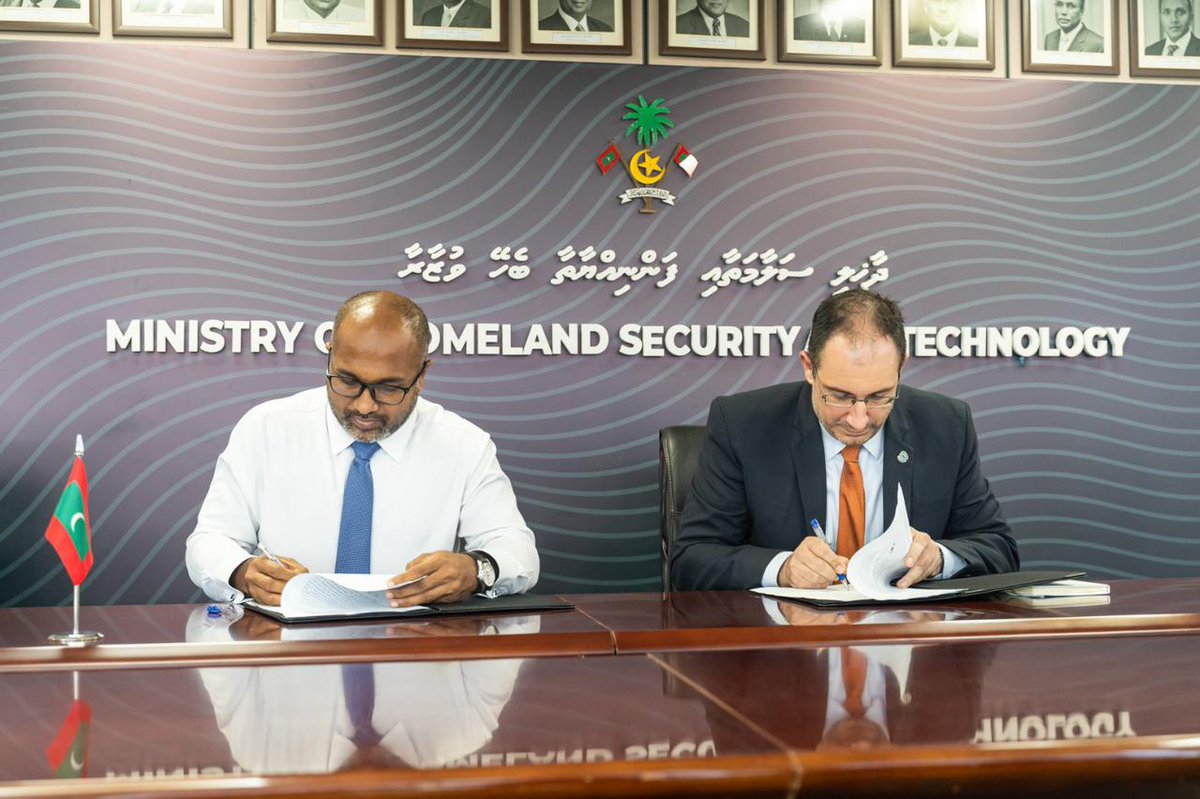 UNODC_BMB's tweet photo. @UNODC_MCP delivered advanced underwater &amp; aerial drones to @PoliceMv to bolster #counterterrorism efforts in #Maldives🇲🇻 Items will strengthen capacities to identify dangerous items while ensuring safety of the officers❗
Funded by the #EU_FPI🇪🇺 #EUForeignPolicy #PoliceSupport https://t.co/eq7ojZ5xO6