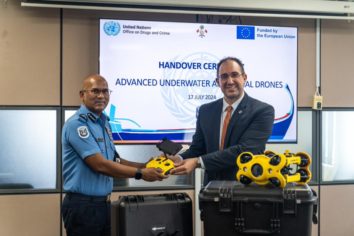 UNODC_BMB's tweet photo. @UNODC_MCP delivered advanced underwater &amp; aerial drones to @PoliceMv to bolster #counterterrorism efforts in #Maldives🇲🇻 Items will strengthen capacities to identify dangerous items while ensuring safety of the officers❗
Funded by the #EU_FPI🇪🇺 #EUForeignPolicy #PoliceSupport https://t.co/eq7ojZ5xO6