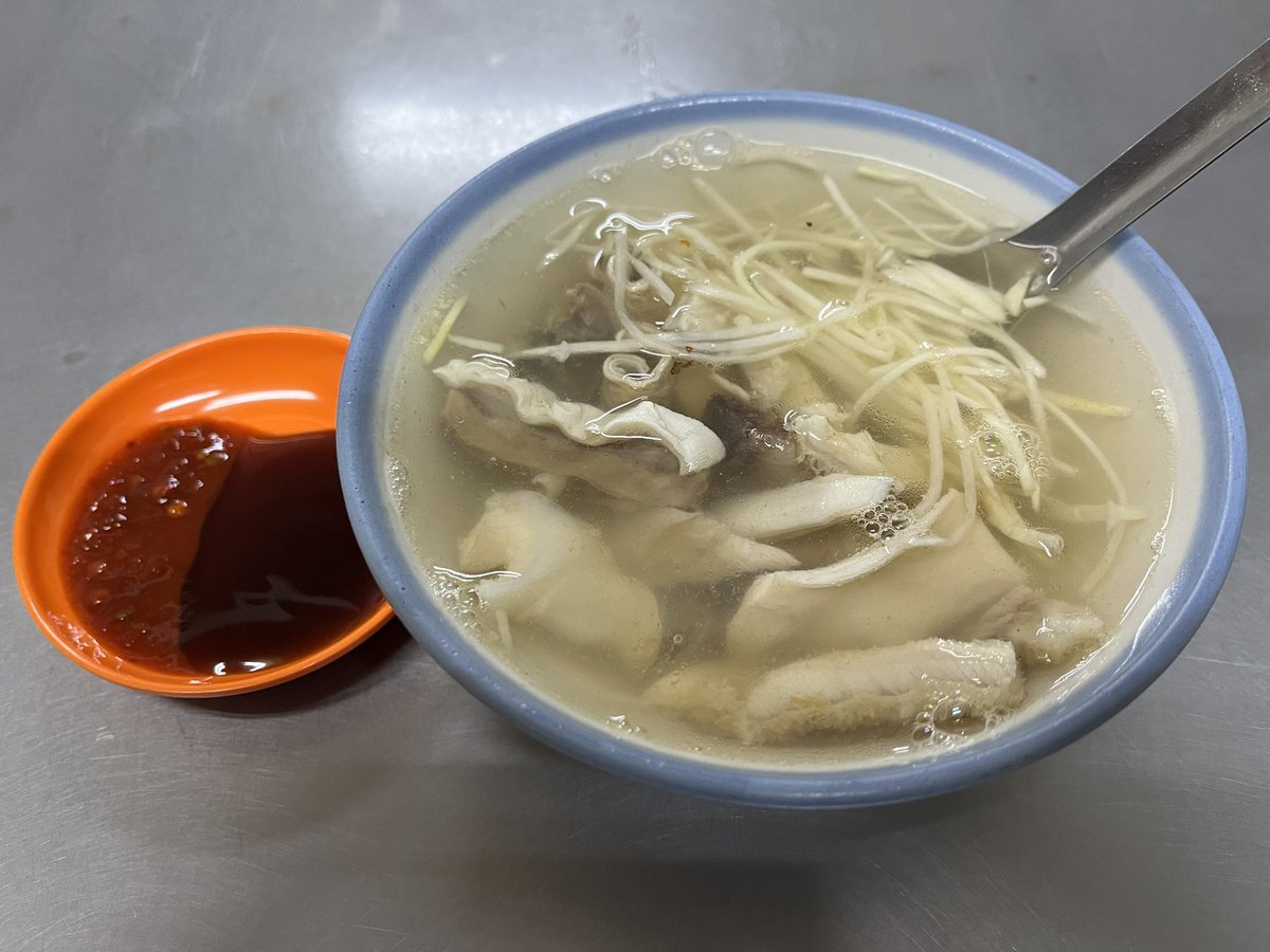 geiwoyujie's tweet photo. 牛肉德遠東小吃店,台灣基隆安樂,香濃Q沙茶牛肉炒麵配薑絲牛雜湯
https://t.co/NioXzuqVFU
#gourmet #foodie #beef #offals #soup #noodles #shacha #curry #keelung #taiwan #グルメ #牛もつ #スープ #焼そば #カレー #台湾 #美食 #牛雜湯 #炒麵 #牛肉 #沙茶 #咖哩 #安樂 #基隆 #台灣 #旅者roody https://t.co/46SJccIT0k