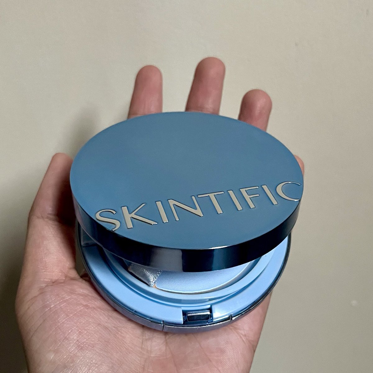 I langsung tak pakai concealer. Tapi coverage tetap JUARA 🏆

My oily skin tersangat LOVE dengan Skintific cushion biru ni 💗🥰

#CushionBiru #SKINTIFICMatteCushion #CushionCore