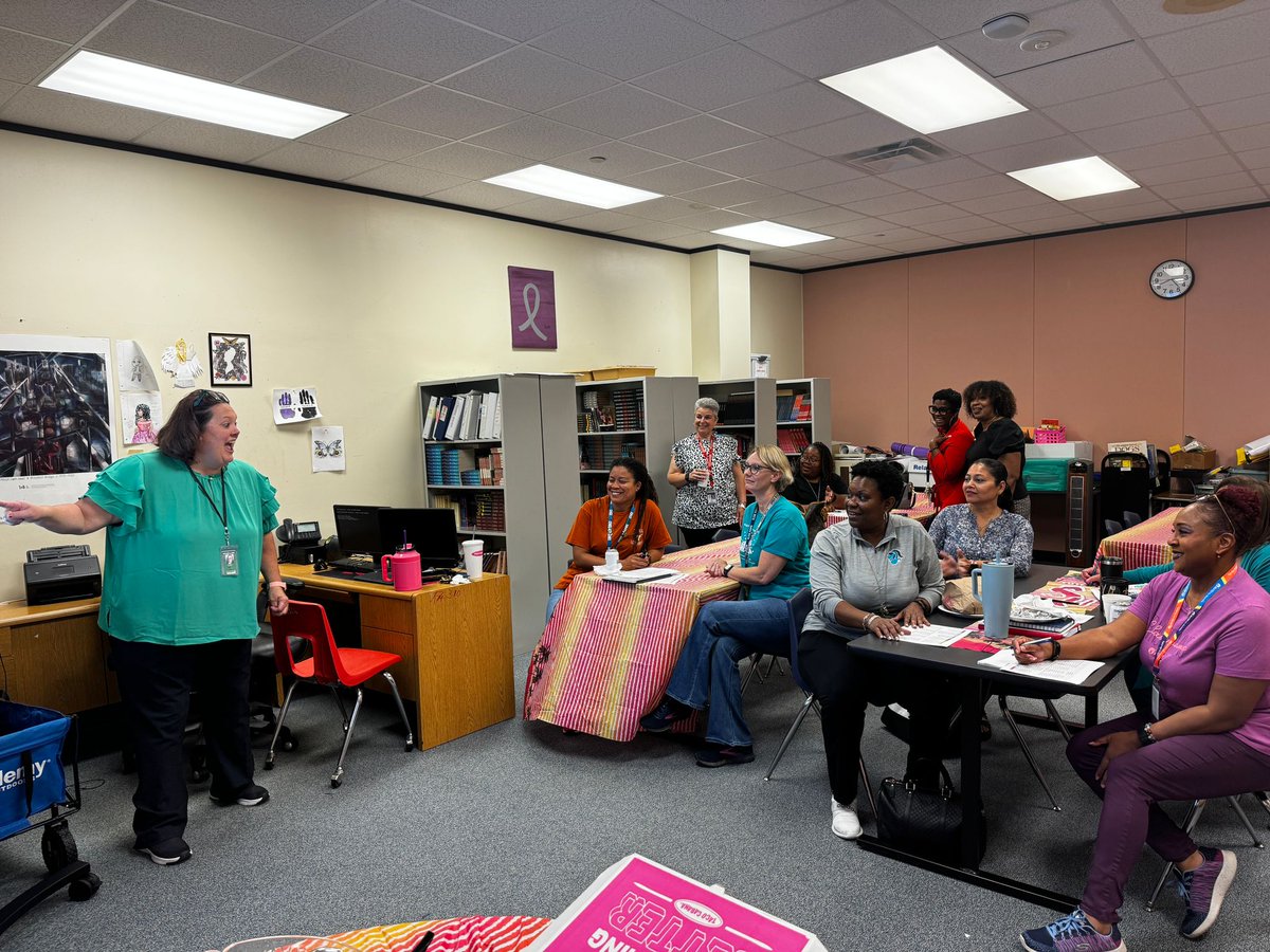 SOAR_LINC_NHS's tweet image. Today we held our SOAR/LINC/NHS Open House for our high school counselors. The relationships and communication with them is essential in helping our students succeed! Thanks for stopping by. #latergram #VamosSOARLINC #WeAreAlief #goodstuff