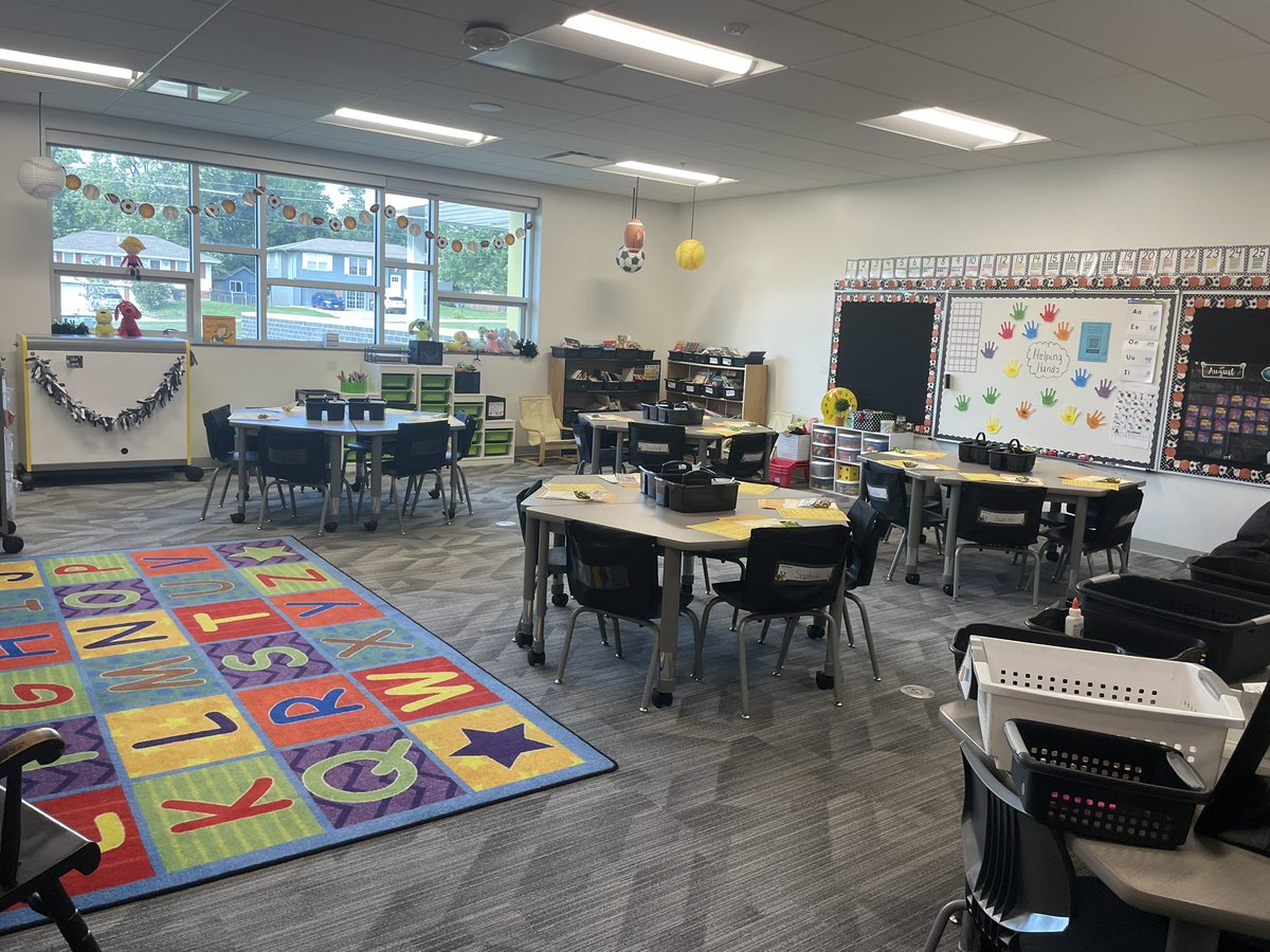 Mrs_Gear's tweet photo. @Author_S_Miller Kindergarten teacher and would appreciate any support :) https://t.co/qAHXuZsjF9 https://t.co/nTF1MbHOmF