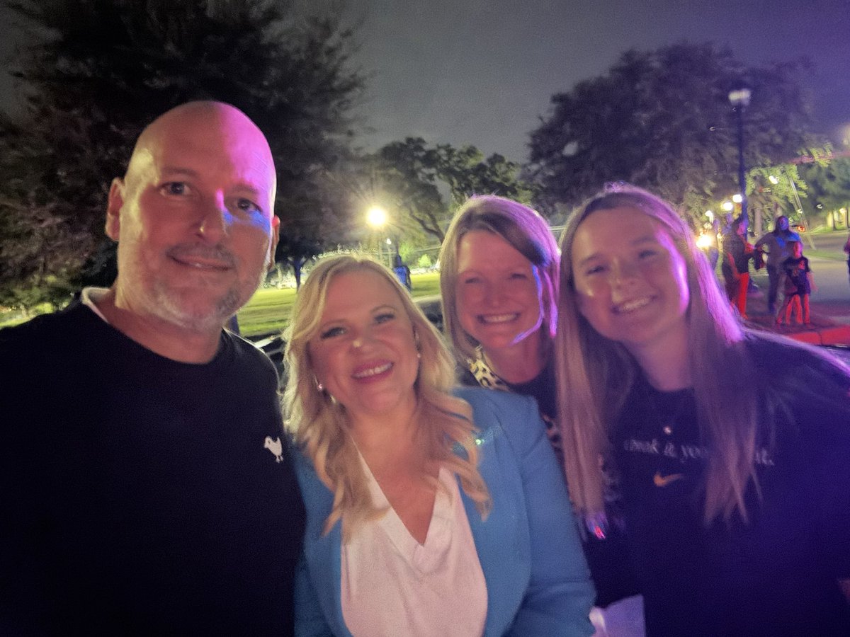 garb_dave's tweet photo. @sportsiren 

Was amazing to meet you tonight!  Fun game and grateful for your kindness and willingness of the photo &amp; time!

Thanks for all you do…..you make sports better! https://t.co/wdf1DFpkIn