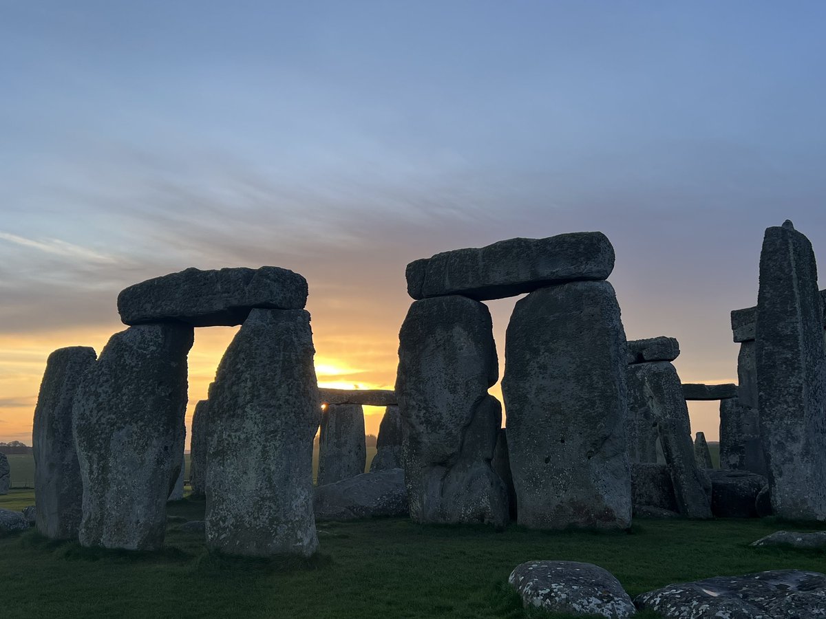 ST0NEHENGE's tweet image. Sunrise at Stonehenge today (18th July) was at 5.13am, sunset is a 9.12pm 🌤️