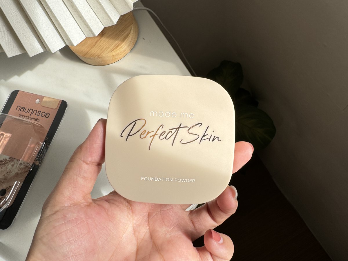 indy_story_'s tweet photo. หน้าเนียนกรุบ ได้ด้วย AR MADE ME PERFECT SKIN เป็นแป้งผสมรองพื้น คุมมันได้ เบลอรูขุมขนเริ่ด ให้ฟิคนิชลุคธรรมชาติ ไม่เป็นคราบ ให้แตะแป้งแล้วฉีดสเปรย์บนพัฟเกลี่ยให้ทั่วหน้าและคอ เช้ายันเย็นไม่ดร๊อป ไม่วอก ไม่หลอก งานผิวก็มาจ้า👍🏻ราคาเพียง 139 บาทเท่านั้น แนะนำเลยพิกัด 7-11  #ARPowder #ใช้ดีบอกต่อ #รีวิวบิวตี้